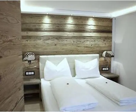 Hotel Gartenhotel Toni 3*
